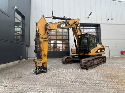 Caterpillar 323DL Excavator