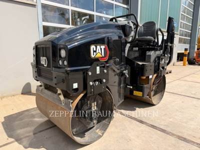 Caterpillar CB2.5 Smooth Drum Roller Compactor