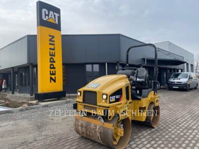 Caterpillar CB2.7 Smooth Drum Roller Compactor