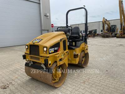 Caterpillar CB2.7 Smooth Drum Roller Compactor
