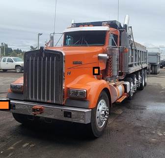2010 Kenworth W900L Dump Truck, 600hp, 3 drops with pup
