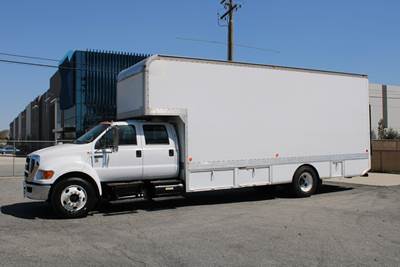 2007 Ford F-650 XLT Crew Cab 24 ft. Box Van 5 Ton Grip Truck