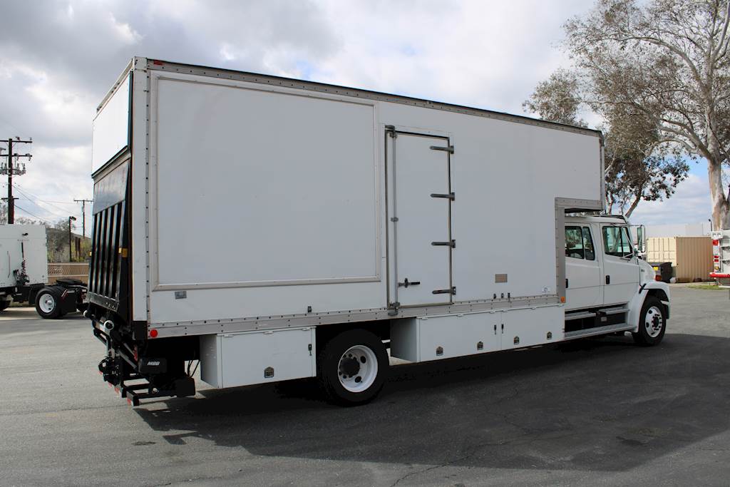 2001 Freightliner FL70 22 Ft. Crew Cab 5 Ton Box Van Grip Truck For ...