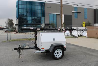 2002 Magnum Products Inc 4,000 Watt Telescopic Light Tower Trailer