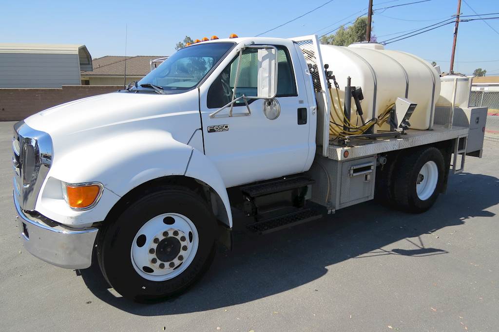 2004 Ford F650 MidTech Agricultural Herbicide / Pesticide Spray Truck