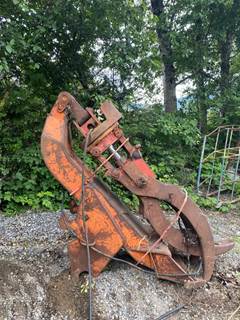 Hitachi UH181 Heel Rack and Grapple