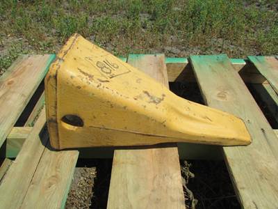 Caterpillar 4T4502 Intermediate Centerline Ripper Tip