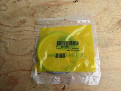 John Deere TH102411 Seal