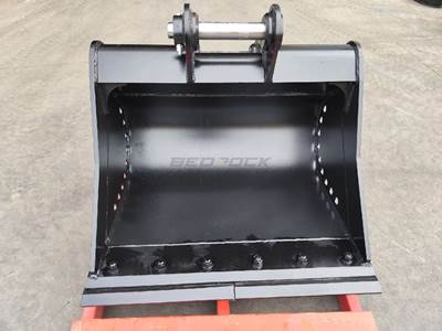 Bedrock John Deere, Hitachi 110/120/135, 48in, 65mm Pins, Cleaning Bucket