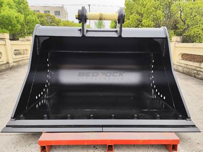 Bedrock John Deere, Hitachi 230/240/250/270/290/300, 72in, 90mm Pins, Cleaning Bucket