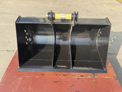 Bedrock Cleaning Bucket fits CAT305 (40-IN X 0.17-CU M). 2 x 45mm Pins