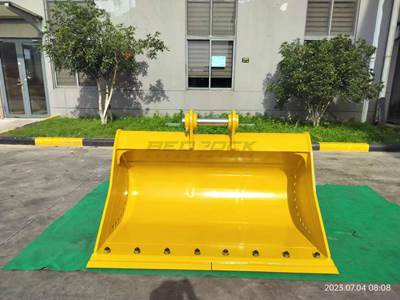Bedrock 72" Cleaning Bucket for Caterpillar 315D 316E 318E Excavator