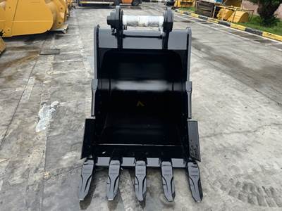 Bedrock 48in Heavy Duty Bucket for John Deere Hitachi 330/350/370/380 Excavator