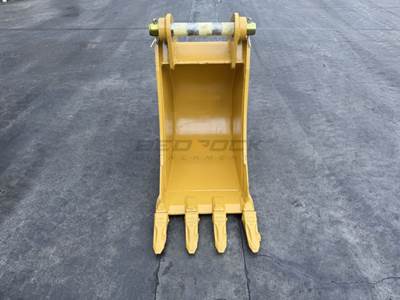 Bedrock CAT Backhoe Loader 416-440 D/E/F Series, Heavy Duty Bucket, 18in, 0.15m3, 4 Teeth. 50mm Pin x 45mm Pin