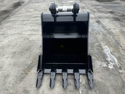 Bedrock 42in HD Bucket for John Deere, Hitachi 160/180/190/200/210/220/225 Excavator