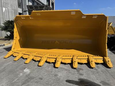 Bedrock Loader Bucket Pin on CAT 992D, 11.5m3, 192in, 4884mm, Spade, Double Strap Teeth