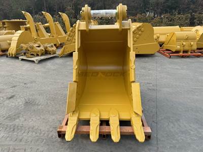 Bedrock 36in Heavy Duty Bucket for Caterpillar 330 Excavator D Linkage