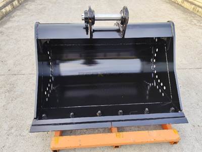 Bedrock John Deere, Hitachi 110/120/135, 60in, 65mm Pins, Cleaning Bucket