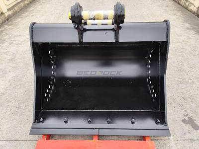 Bedrock John Deere, Hitachi 160/180/190/200/210/220/225, 60in, 80mm Pins, Cleaning Bucket