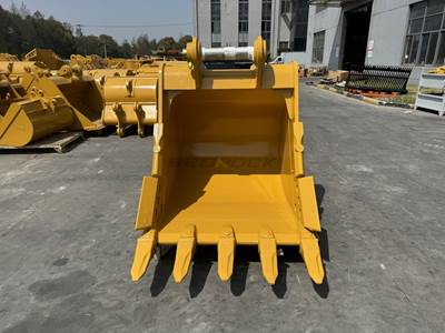 Bedrock 48in Heavy Duty Bucket for John Deere Hitachi 230/240/250/270/290/300 Excavator
