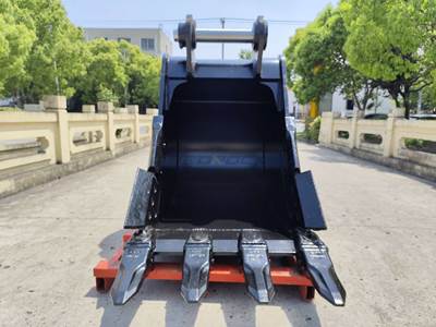 Bedrock 42in Heavy Duty Bucket for John Deere Hitachi 330/350/370/380 Excavator