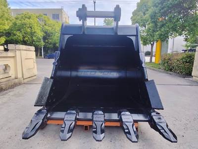 Bedrock 54in Heavy Duty Bucket for John Deere Hitachi 330/350/370/380 Excavator