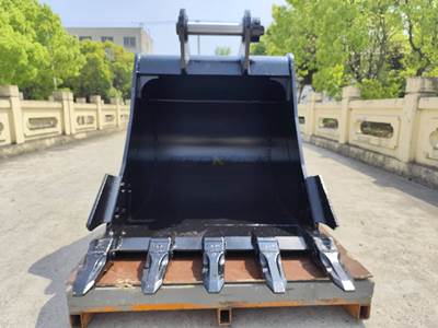 Bedrock Komatsu PC160, 70mm Pins, 42in, Heavy Duty Bucket