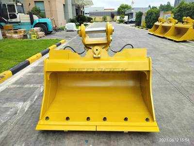 Bedrock 60" Tilt Ditch Cleaning Bucket for Caterpillar 316 Excavator