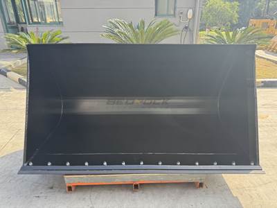 Bedrock Mini Hydraulic Excavator/Skid Steer Loader Light Material Bucket 81in, 1.5m3