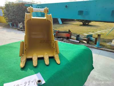 Bedrock 18" General Purpose Bucket for Caterpillar 305/E2,305.5E2,306 Excavator