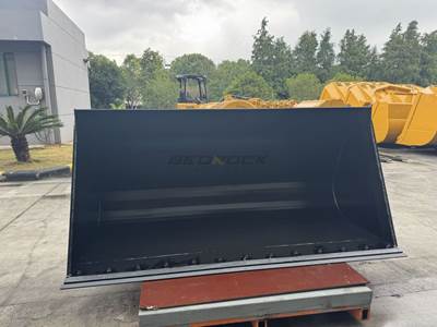 Bedrock Compact Wheel Loader/Mini Hydraulic Excavator/Skid Steer Loader Light Material Bucket 81in, 1.2m3