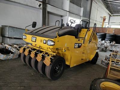 Caterpillar CW16 Pneumatic Tired Roller