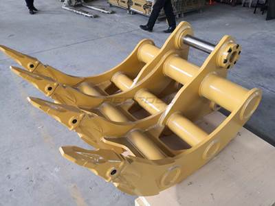 Bedrock EXCAVATOR RAKE GP-GP (CB LINKAGE 48”) for Caterpillar 324E CB Linkage Excavator