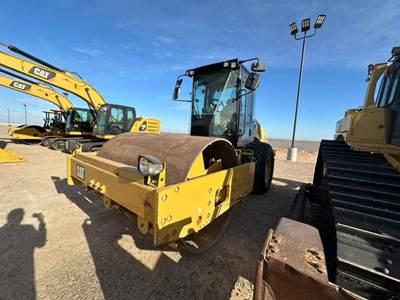 Caterpillar CS56B Smooth Drum Roller Compactor