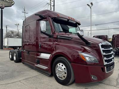 Freightliner Cascadia 126 Tandem Axle Cab & Chassis Truck - Detroit, 400HP