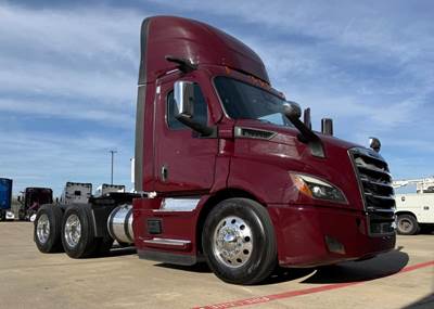 Freightliner Cascadia 116 Day Cab Truck - Detroit 450HP