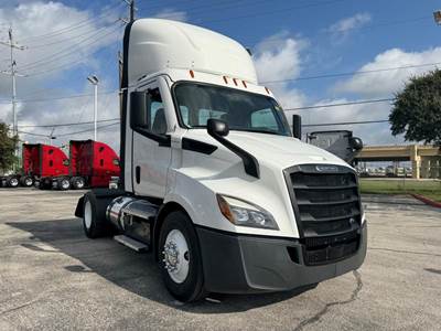 Freightliner CASCADIA 116 Single Axle Day Cab Truck - Cummins 455HP