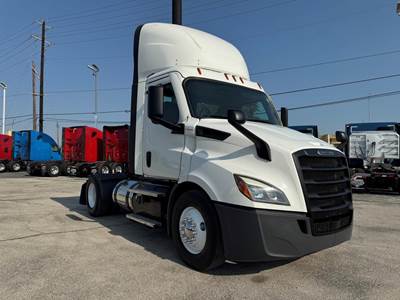 Freightliner CASCADIA 116 Single Axle Day Cab Truck - Cummins 455HP
