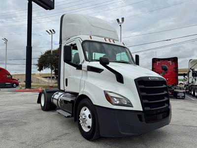 Freightliner CASCADIA 116 Single Axle Day Cab Truck - Cummins 455HP