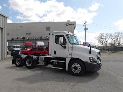 Freightliner Cascadia 125 Day Cab Truck - Detroit 450HP
