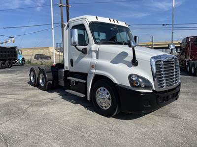 Freightliner Cascadia 125 Day Cab Truck - Detroit 450HP