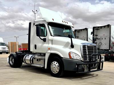Freightliner Cascadia 125 Day Cab Truck - Detroit
