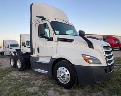 Freightliner Cascadia 126 Day Cab Truck - Detroit 450HP