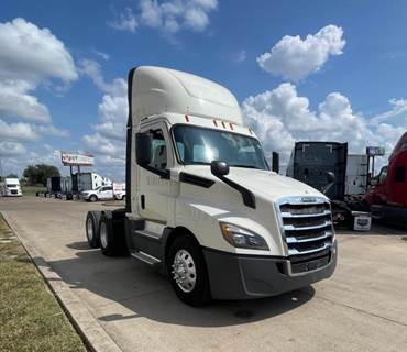 Freightliner Cascadia 126 Day Cab Truck - Detroit 450HP