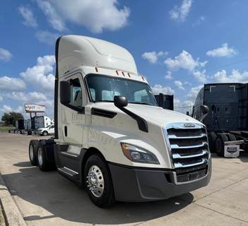 Freightliner Cascadia 126 Day Cab Truck - Detroit 450HP