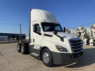 Freightliner Cascadia 126 Day Cab Truck - Detroit 450HP