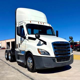 Freightliner CASCADIA 126 Day Cab Truck - Detroit 450HP