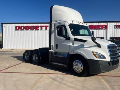 Freightliner CASCADIA 126 Day Cab Truck - Detroit 450HP