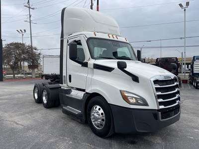 Freightliner CASCADIA 126 Day Cab Truck - Detroit 450HP