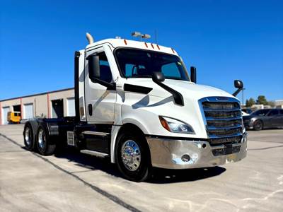 Freightliner CASCADIA 126 Day Cab Truck - Detroit 455HP
